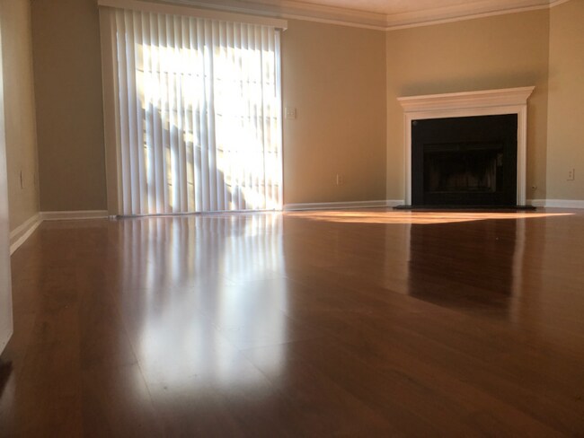 Building Photo - 3768 Meadow Creek Dr