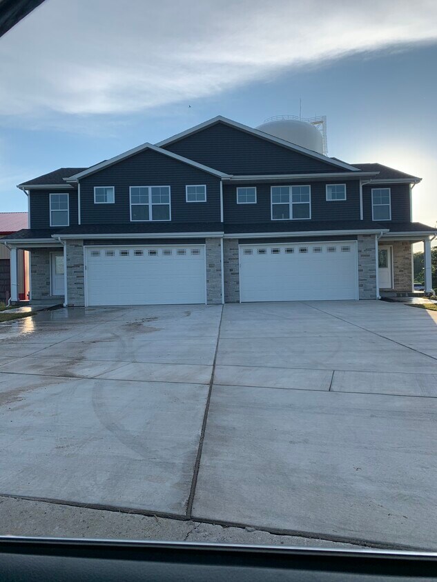 Primary Photo - 309 N Breckenridge Rd