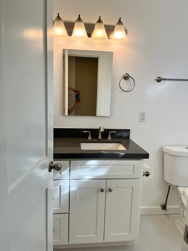 Building Photo - 15702 Brighton LLC B