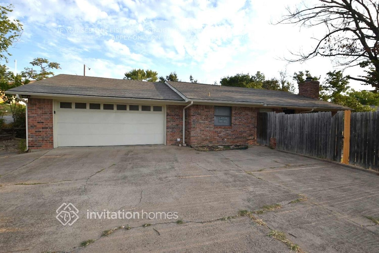 Primary Photo - 101 Roselawn Dr
