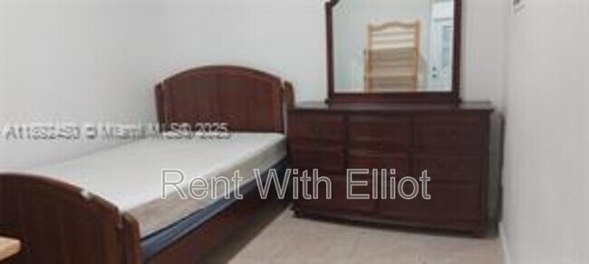 Building Photo - 250 SW 4th St