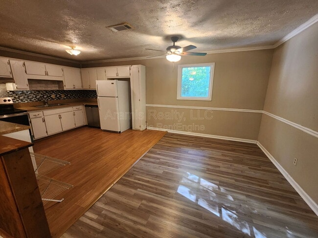 Building Photo - 3856 Cindy Dr