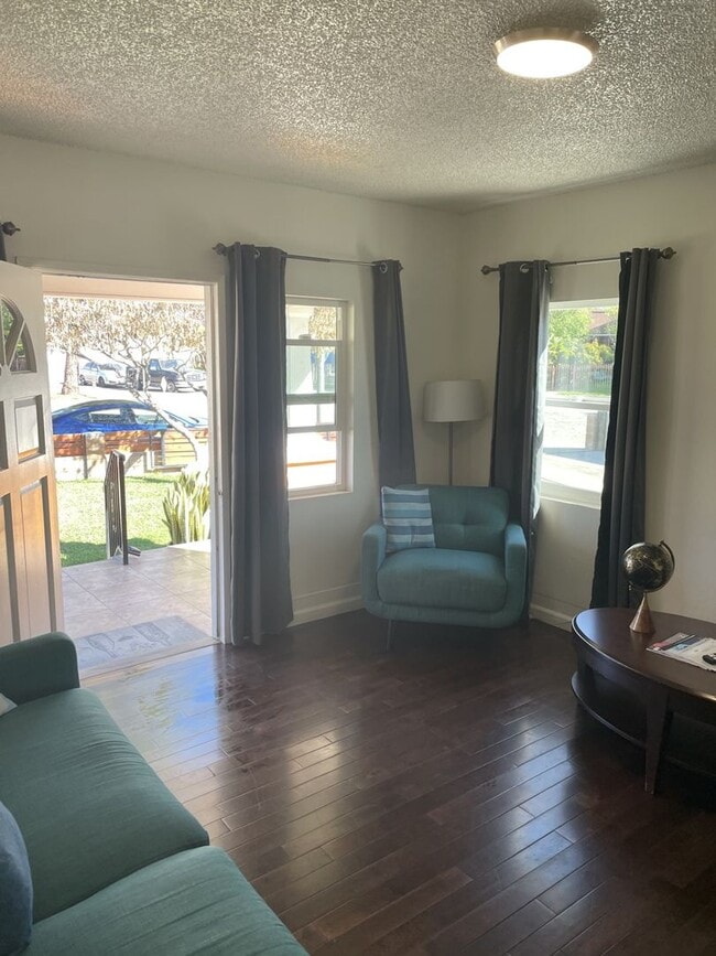 Foto del edificio - Wonderful Newly Remodeled 2 Bedroom House in Prime Alhambra Location Fully Furnished