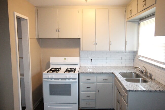 Building Photo - 524 E Atkinson Dr