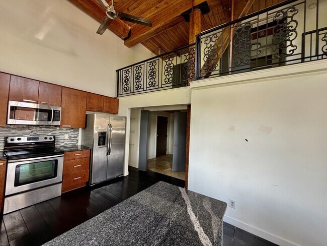 Building Photo - 201 S Hoskins Rd