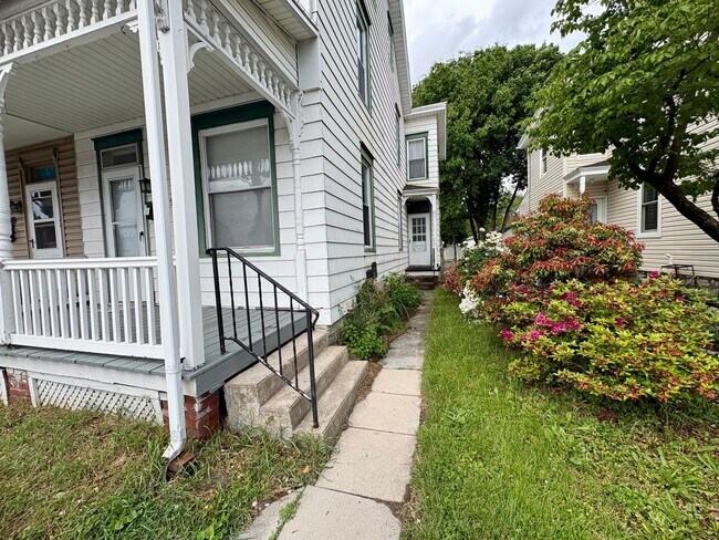 Building Photo - 3 Bedroom 1.5 Bathroom in Highspire!