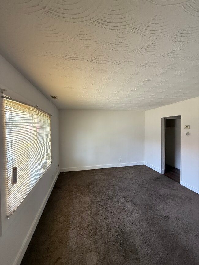 Building Photo - 1202 E 26th Ave