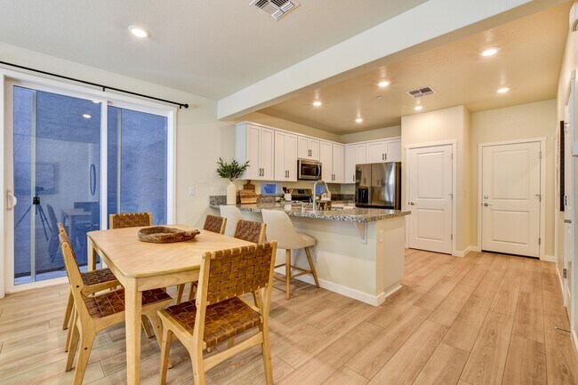 Foto del edificio - 3525 Sparrow Ct