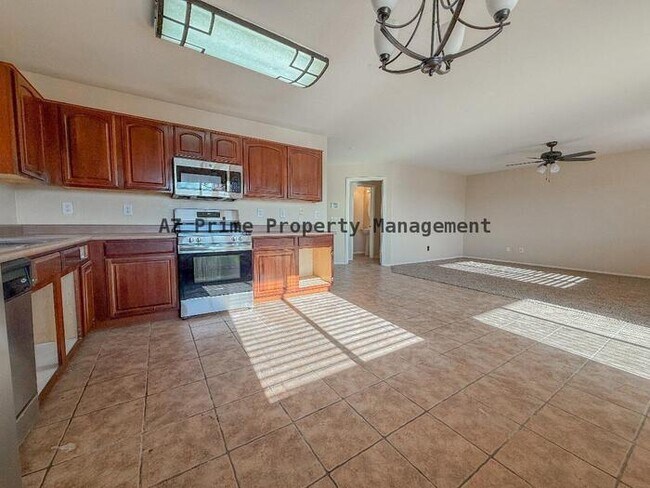 Building Photo - 24016 N Oasis Blvd