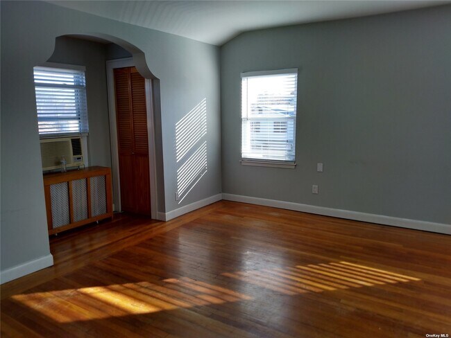 Foto del edificio - 325 E Olive St