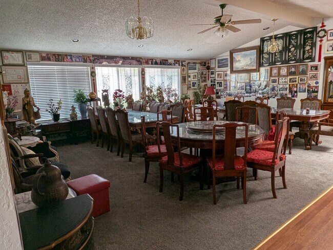 Sala de estar principal - 1045 Union St