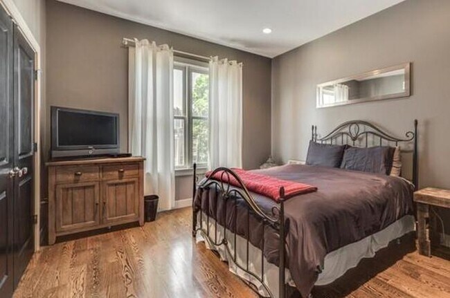 Building Photo - 45 Vinton St