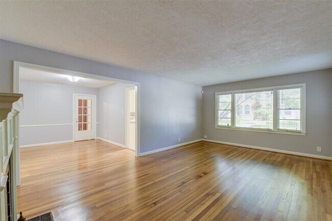 Building Photo - 2600 Oakdale St