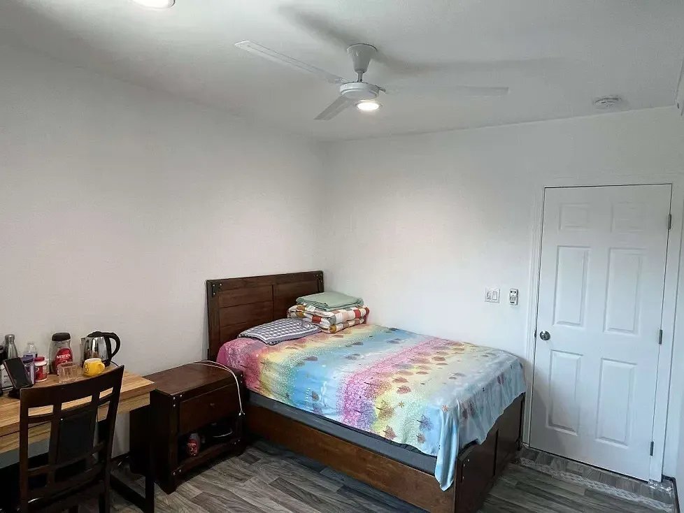 Foto del edificio - 119 S Curtis Ave