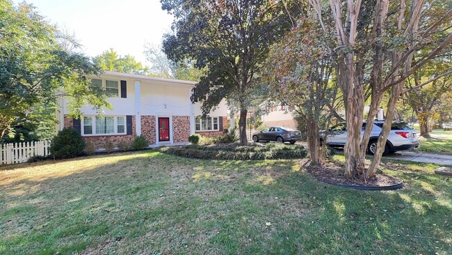 Photo - Gorgeous 4 Bed 2.5 Bath Single Family Home On Spacious Lot In Orange Hunt Estate West