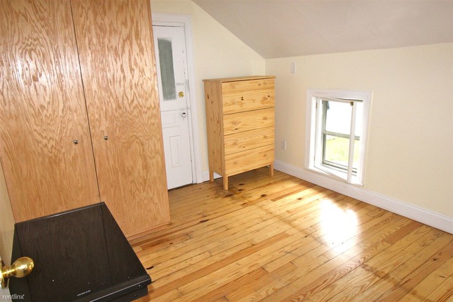 Building Photo - 2 br, 1 bath  - 713 E Kingsley St Apt 4 #4