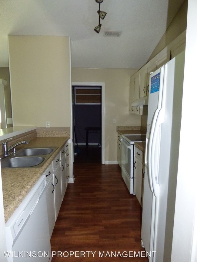 Foto del edificio - 12201 Charing Grove Ln