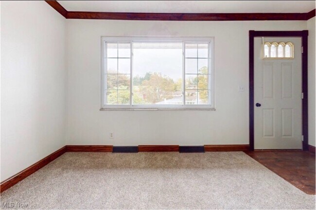 Foto del edificio - 240 Stardust Dr