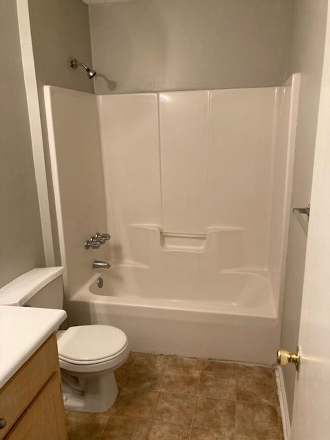 Building Photo - TWO BEDROOM TOWNHOUSE **(Special; 1st 6mo ...