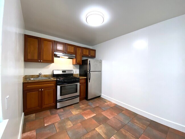 Building Photo - 121 Broderick St