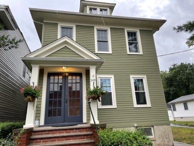 Building Photo - 205 N Fullerton Ave