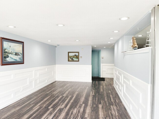 Building Photo - 70 Farmington Ave