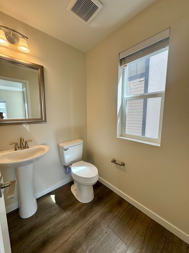 Foto del edificio - New Construction 3 Bedroom Townhome in University Park
