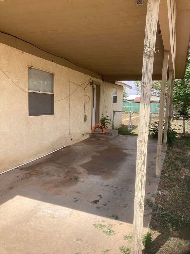 Building Photo - 500 Turner Duplex