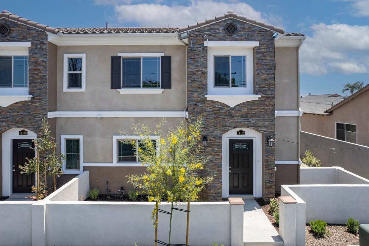 Foto del edificio - Edwards Villas Townhomes
