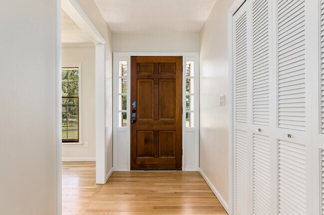 Entrada - 4397 Limerick Ln