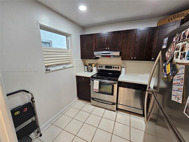 Foto del edificio - 3944 NE 167th St