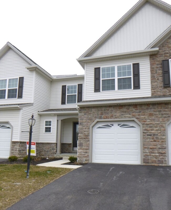 Building Photo - 4613 Hamlin Ln