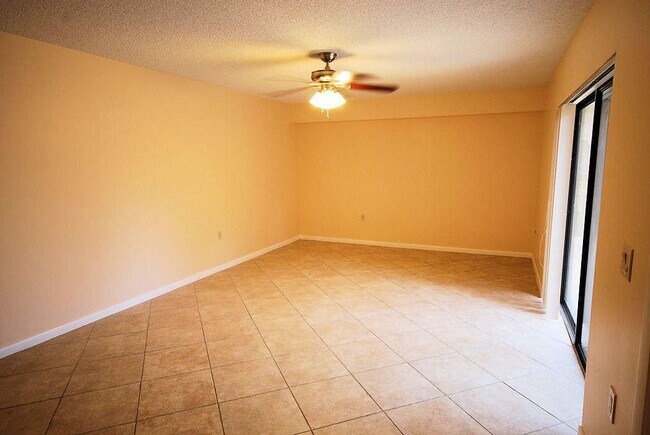 Foto del edificio - 582 Green Springs Pl