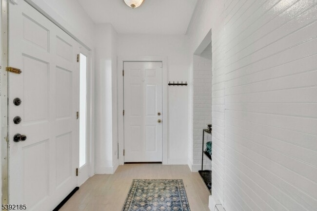 Foto del edificio - 1 Conklin Ave