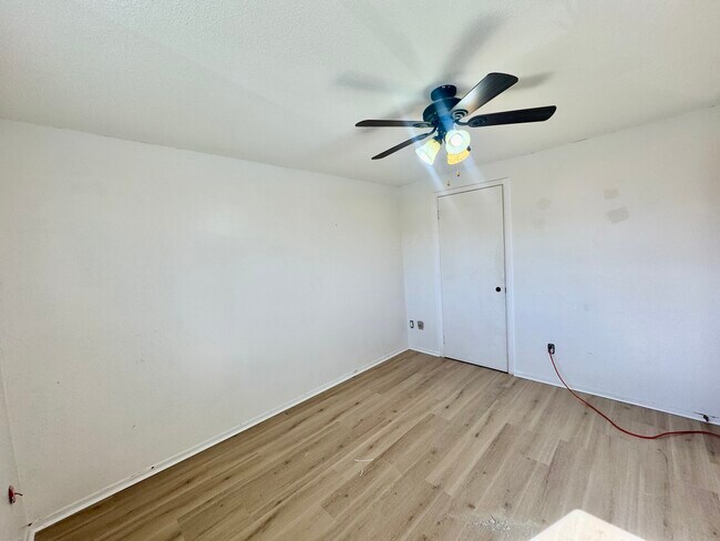 Photo du bâtiment - Renovated 3-Bedroom Apartment in Heron Gat...