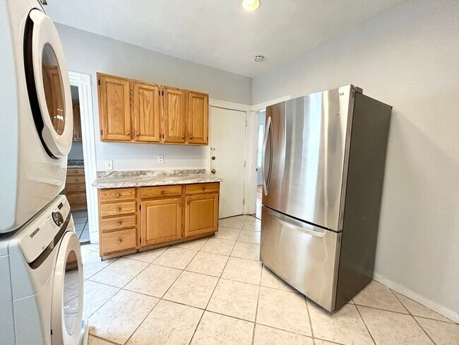 Building Photo - 18 Eastman St