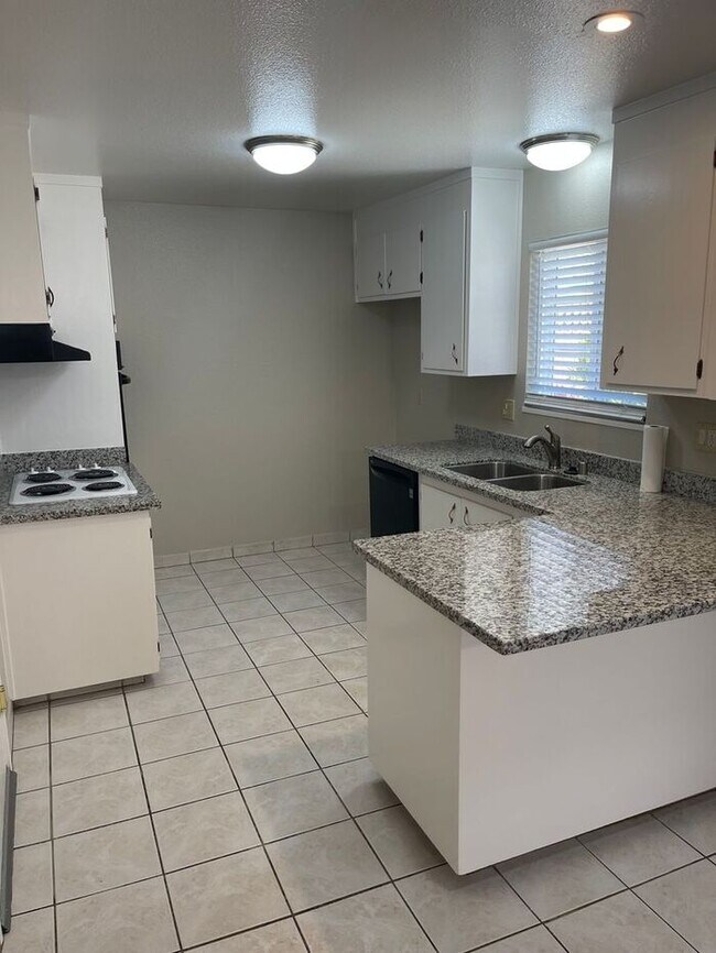 Building Photo - Call this your next home 3 Bedroom 2.5 Bat...