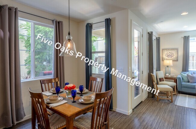 Foto del edificio - 8134 Astaire Ln