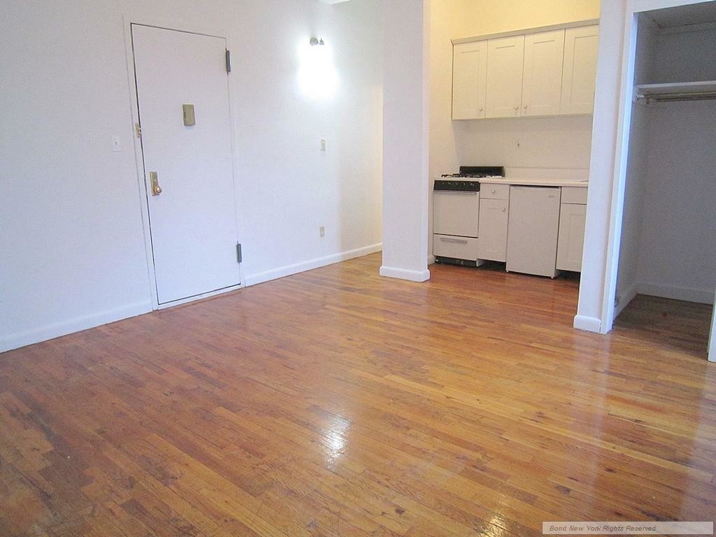 Primary Photo - 100 W 80th St