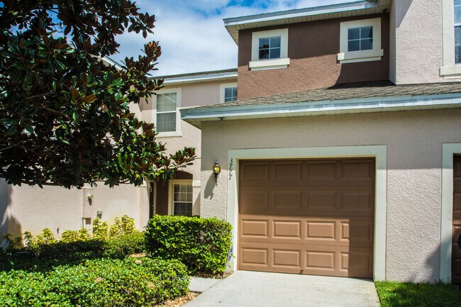Foto del edificio - Lovely 2 Bedroom, 2.5 Bath Townhome w/loft...