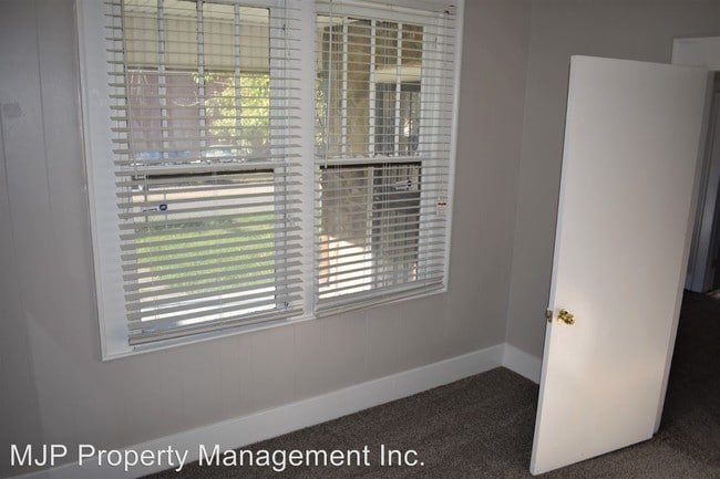 Building Photo - 3 br, 1 bath House - 2139 E 28th St