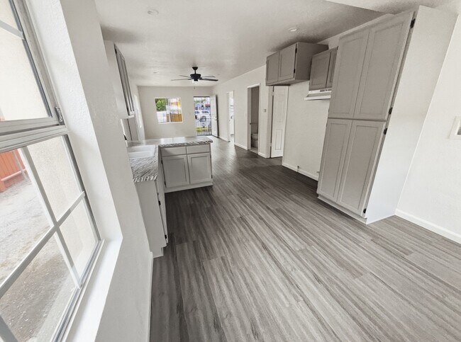 Building Photo - 321 W 83rd St