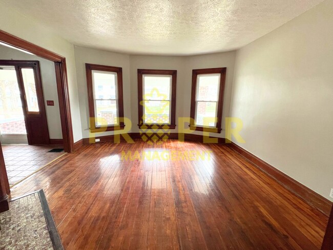 Building Photo - 3 bedrooms 1.5 bathrooms house for rent