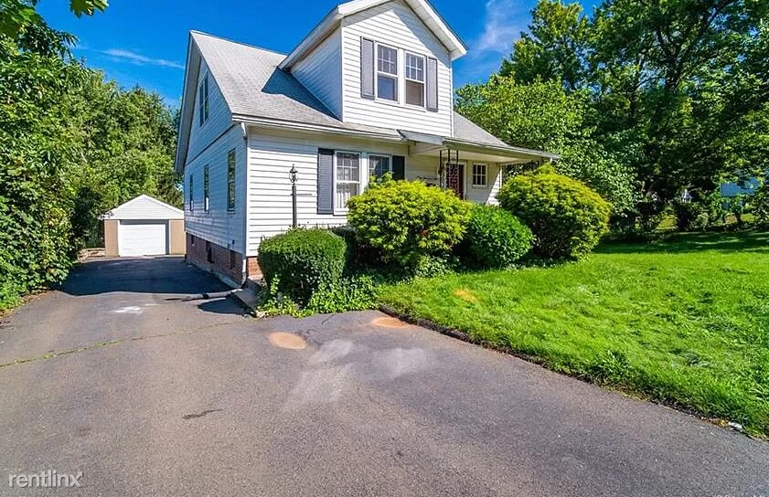 Primary Photo - 4 br, 2 bath House - 102 Dix Ave