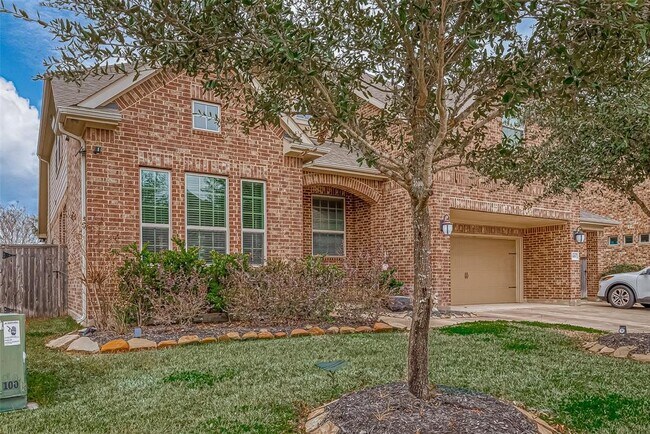 Foto del edificio - 619 Cypress Creek Ln