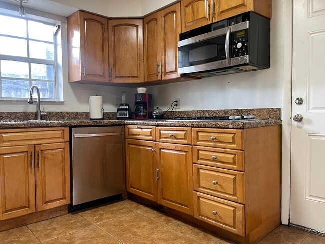 Foto del edificio - 2835 Plunkett St