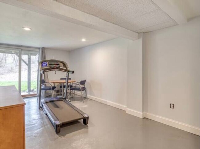 Building Photo - 132 Treadway Ln