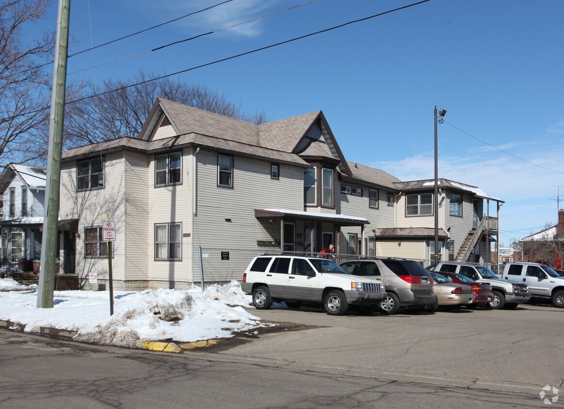 Building Photo - 222 W Wesley St