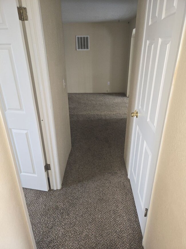 Building Photo - Irrigon Duplex