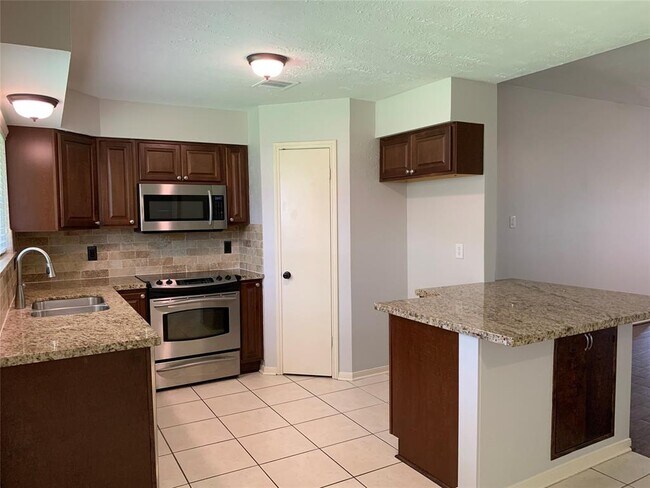 Foto del edificio - 1243 Park Knoll Ln